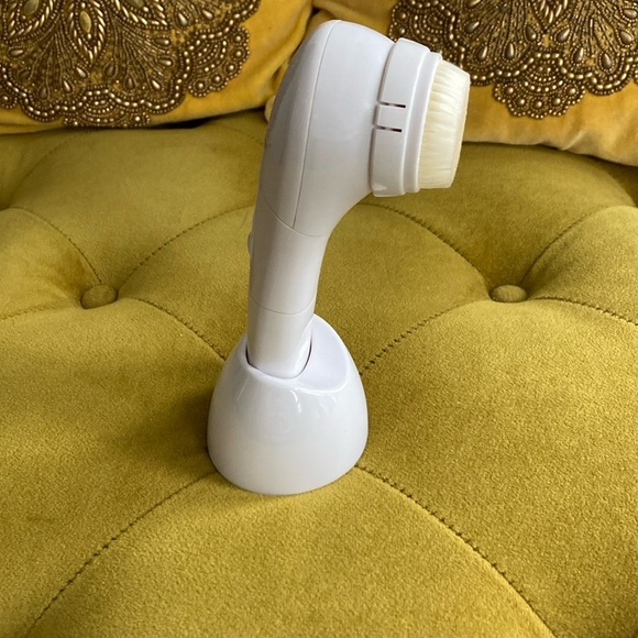 Avon Anew White Facial Cleansing Brush - Picture 1 of 6